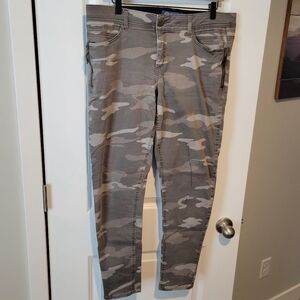 Democracy "Ab"solution Camo Pants with Elastic Waistband, size 12